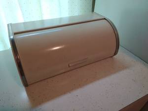 lot 207 image: Vintage Breadbox