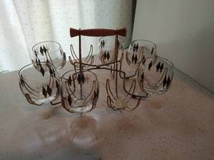 lot 208 image: Vintage Tumbler Serving Tray
