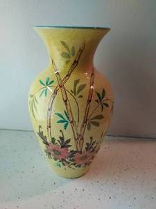 lot 210 image: Made in Italy Ceramic Vase