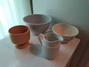 lot 215 image: Collection of Vintage kitchen items
