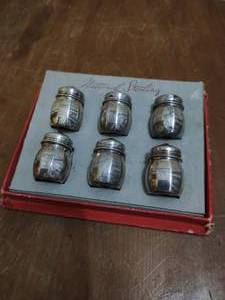 lot 271 image: Sterling Silver Salt and Pepper Shaker Set