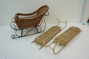 Wicker sled dcor