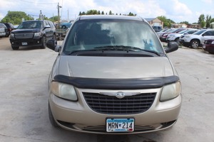 lot 9921 image: 2003 Chrysler Voyager LX