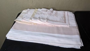 lot 28 image: Vintage Set of Tablecloth and Napkins Beige White