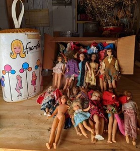 lot 121 image: Vintage Barbies, Francie (her MODern cousin) & Friends and Accessories