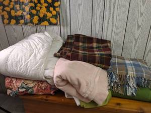 lot 139 image: Cozy Blankets
