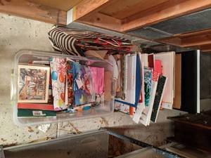 lot 102 image: Holiday Bags, Boxes and Cards