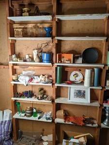 lot 105 image: Variety of Home Decor Items
