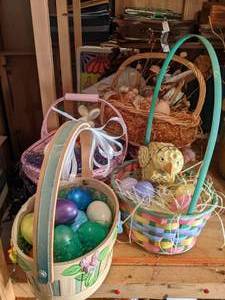 lot 115 image: Lot of (4) Easter Baskets