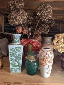 lot 116 image: Lot of (6) Beautiful Vases & Dried Flowers