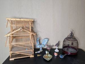 lot 151 image: Birdhouse and Bird Figurine Decor