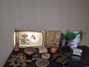 lot 156 image: Gorgeous Asian Decor Lot