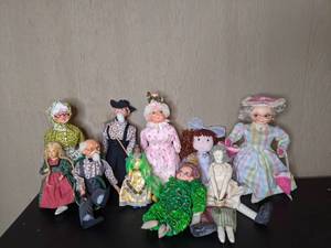 lot 158 image: Doll Collection Lot (10)