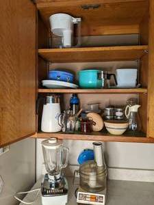 lot 55 image: Vintage Blender and GE Food Processor and More
