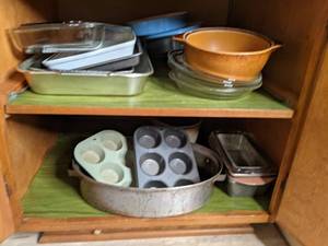 lot 57 image: Assortment of Baking Pans, Dishes, Roaster