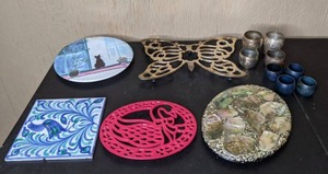 lot 23 image: Lot of (5) Trivets and (2) Sets of Napkin Holders