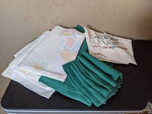 lot 30 image: Assortment of Tablecloths, Napkins, Vintage Kitchen Towels