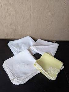 lot 21 image: Lot of (36) Vintage Napkins  Handkerchiefs with Floral Embroidery