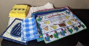 lot 22 image: Lot of Napkins, Towels, Woven and Unique Vintage Placements