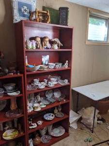 lot 97 image: Sturdy Brick Red Wooden 6-Shelf Bookshelf