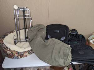 lot 99 image: Pet Bed, Luggage Bags, Luggage Carrier