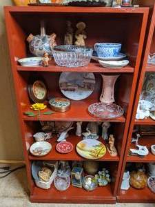 lot 180 image: Reddish Brown Finish 4-Shelf Bookshelf