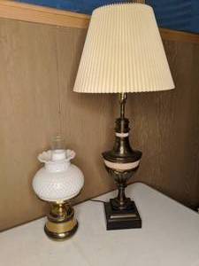 lot 60 image: Lot of (2) Vintage Lamps