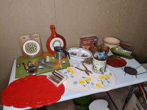 lot 65 image: Vintage Retro Assortment of Kitchen Items