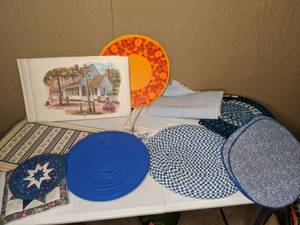 lot 68 image: Placemats, Pot Holders, Trivets
