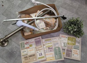 lot 237 image: Mixed Lot of Travel Themed Wall Dcor & Bath Items