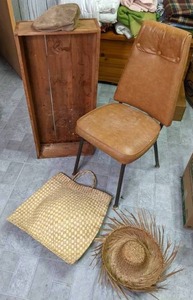 lot 238 image: Vintage Chair, Leather L.L.Bean Hat, Straw Hat and Bag, & Wooden Box