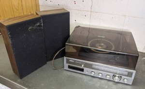 lot 208 image: XJL Sound AmFM MPX Receiver 8 Track player, & Turntable w Speakers
