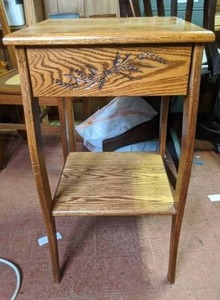 lot 209 image: Beautiful Solid Oak Side Table