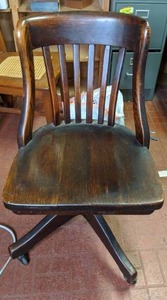 lot 210 image: Stylish Vintage Solid Wood Swivel Desk Chair