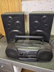 lot 217 image: Sanyo CD-Cassette-Radio Boom Box & AIWA Speakers