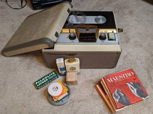 lot 178 image: Vintage RCA Victor Orthophonic High Fidelity Tape Recorder Reel to Reel w Accessories