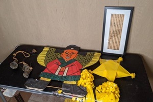 lot 190 image: Vintage Authentic Asian Decorative Pieces.