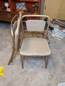 lot 191 image: Vintage Set of (2) Beautiful Mid Century Modern Folding Chairs