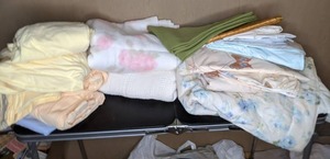 lot 194 image: Mixed Lot of Bedding 22 
