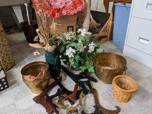lot 148 image: Home Decor Lot Featuring a Variety of Display Stands