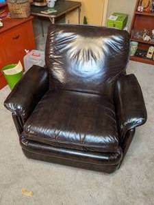 lot 170 image: Beautiful Dark Brown Leather Barcalounger Reclining Chair