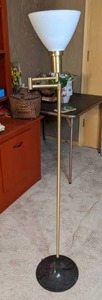 lot 172 image: Beautiful Vintage Floor Lamp w Movable Arm