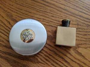 lot 303 image: Vintage Avon Compact Case & Beautiful Gold Perfume Bottle