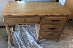 lot 282 image: Beautiful Vintage Desk