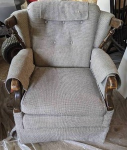 lot 285 image: Beautiful Swivel Rocking Chair
