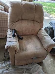 lot 286 image: Comfortable Reclining Lift Chair