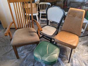 lot 272 image: Lot of (3) Chairs & (1) Vintage Stool