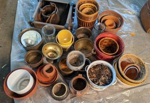 lot 275 image: Mixed Lot of Adorable Flower Pots 