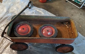 lot 276 image: Beautiful Patina Red Vintage Wagon