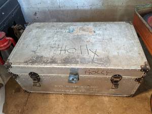 lot 277 image: Heavy Duty Vintage Army Trunk